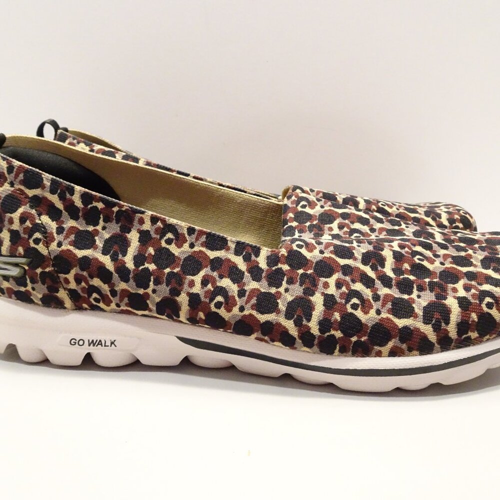 Skechers Goga Mat Women's Slip-On Shoes Loafers Size 12 Leopard Go Walk